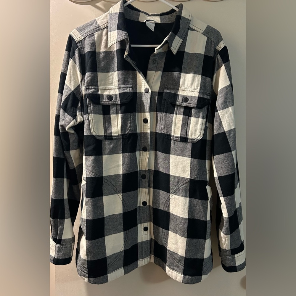 Women’s Size Large Duluth Trading Co. Buffalo Plaid Fleece lined Flannel jacket.